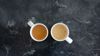 Comparison of two coffee types—one with milk and foam, the other a classic black coffee, highlighting different flavors and textures.